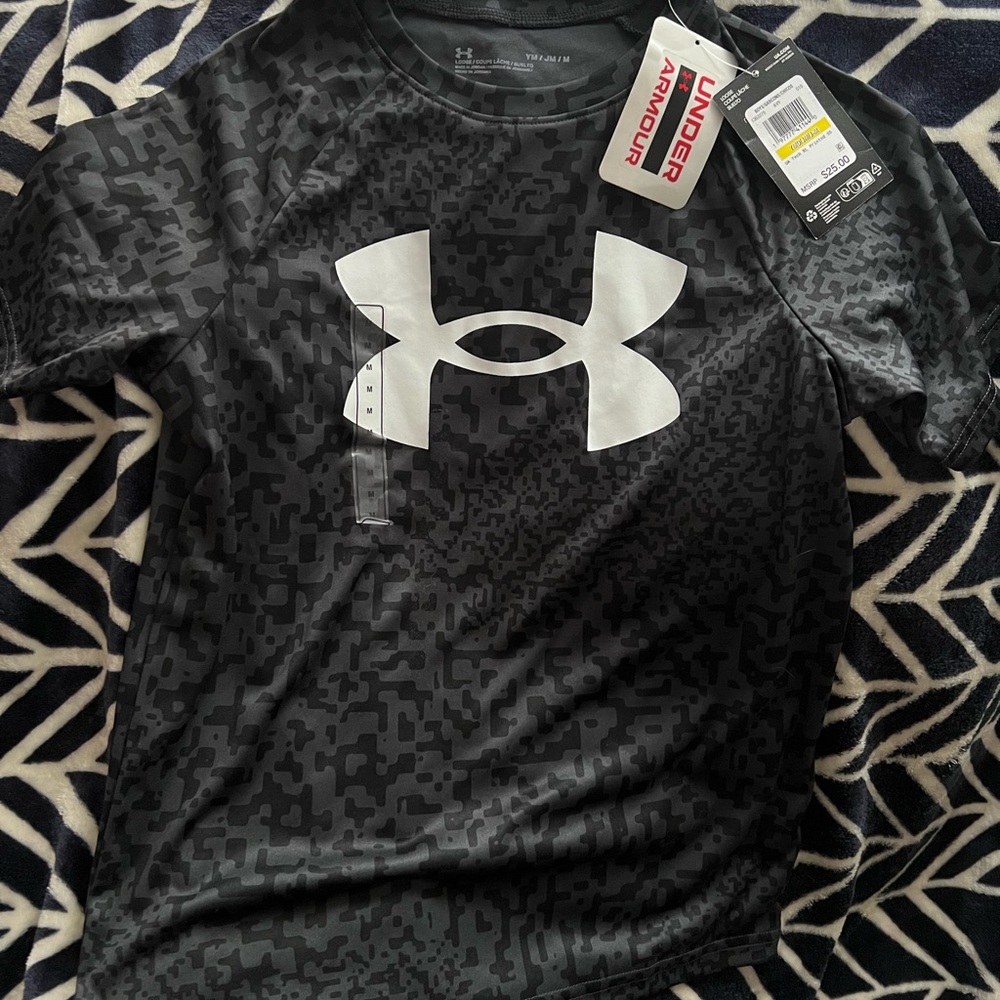 Under Armour Black and Gray Camo Tee